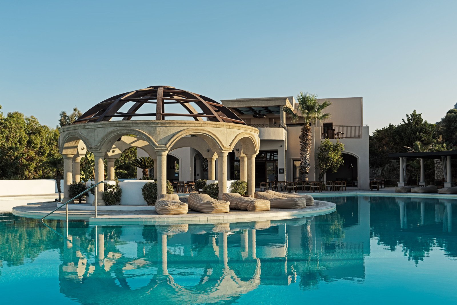 Almost 10 bars and restaurants at Lindian Village mean there’s always something to satisfy your appetite