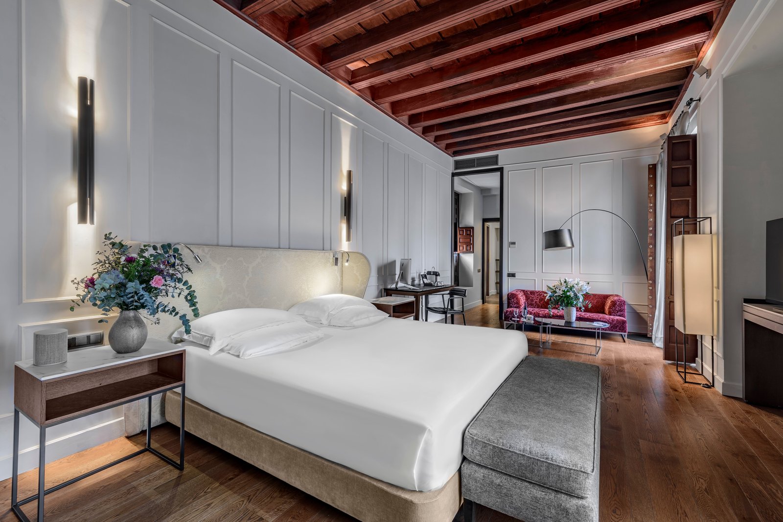 For a touch of elegance, check into Palacio de Villapanés