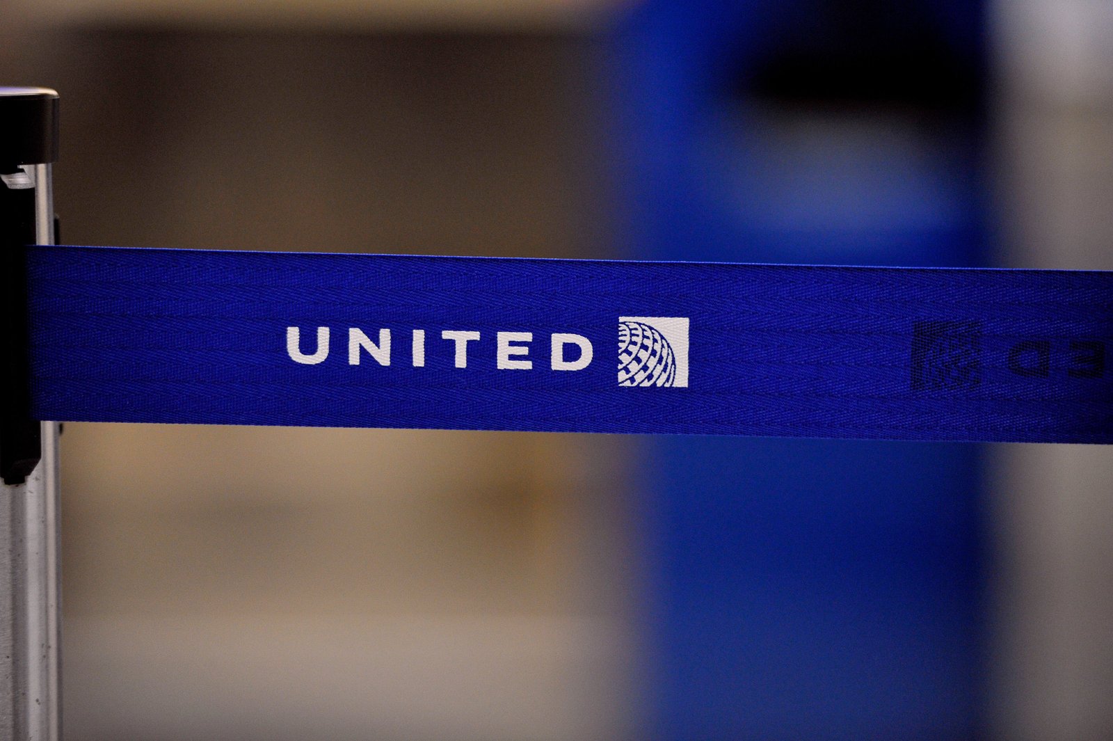 Travelers with flights on United Airlines will soon earn fewer miles per flight if they don’t have a United credit card