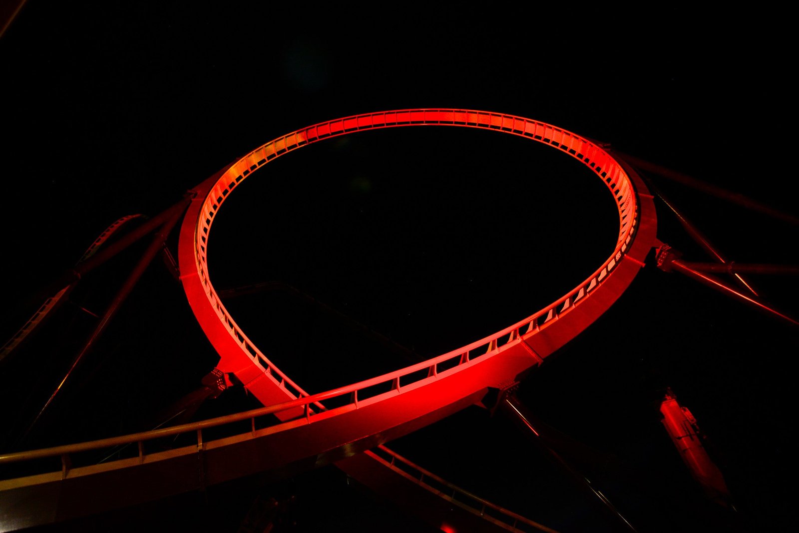 The Tormenta Rampaging Run loop was illuminated in vivid red after the final piece of track was connected