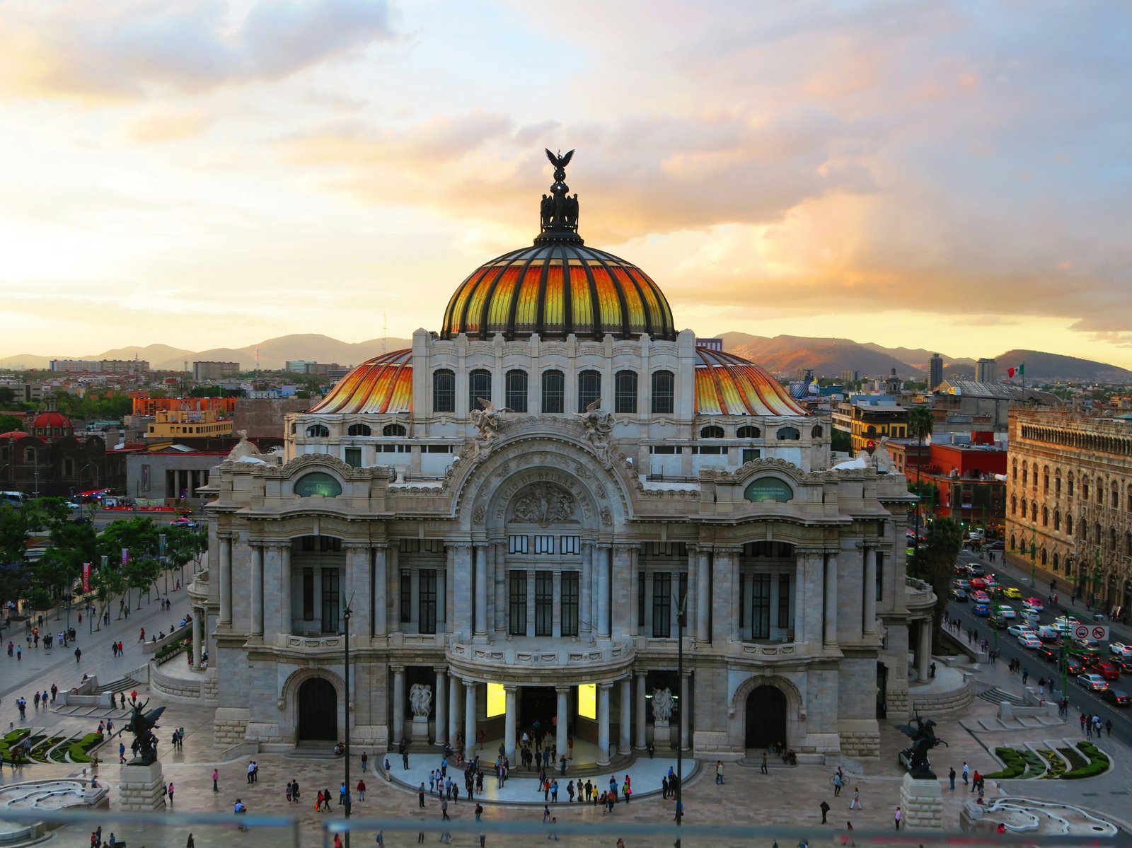 The Palacio de Bellas Artes includes two theatres, huge murals and rotating exhibitions