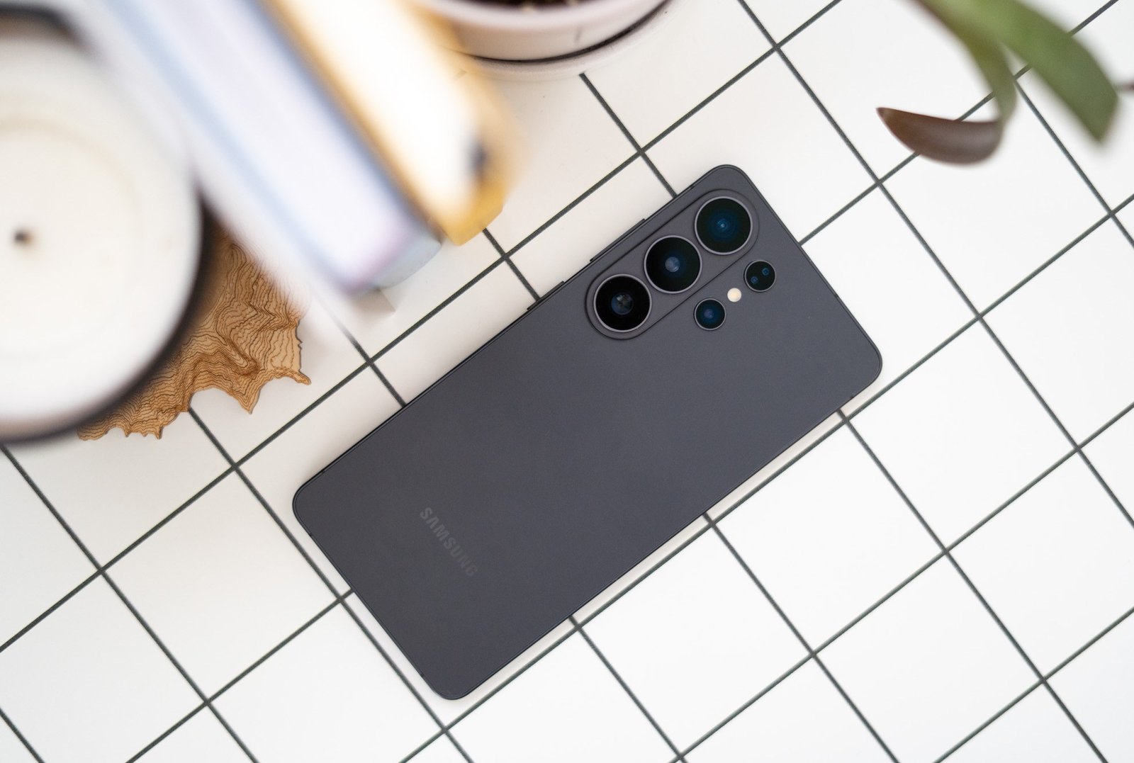 Samsung Galaxy S26 Ultra on a desk