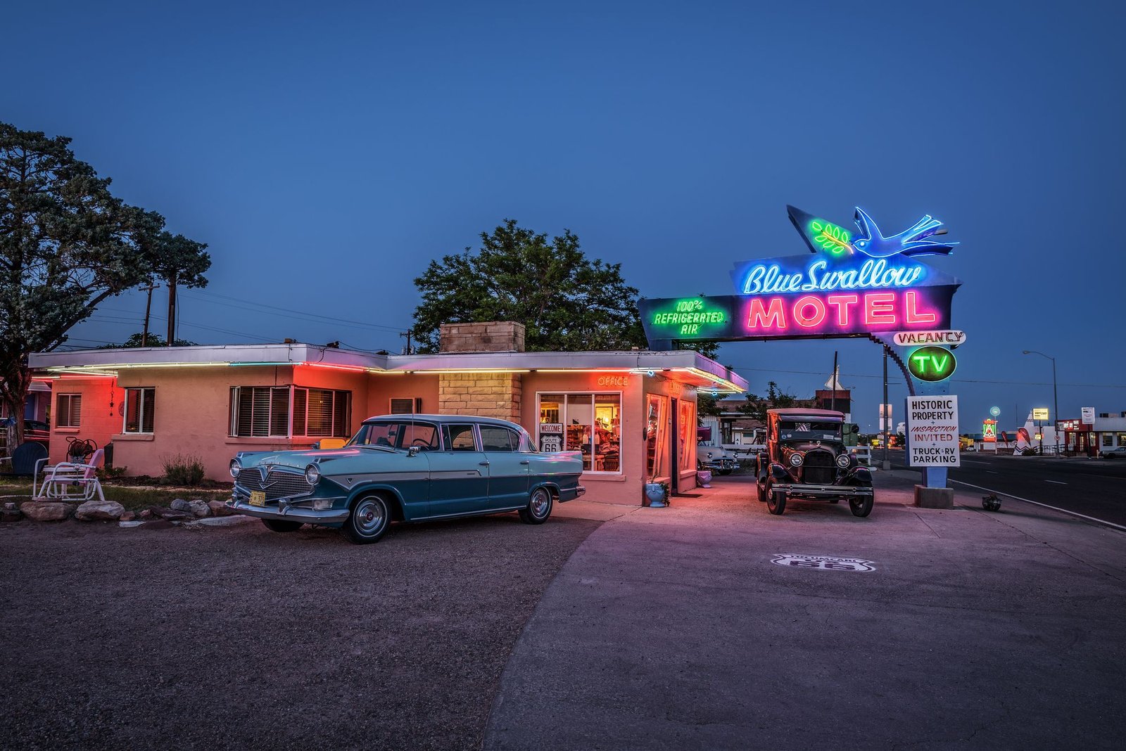 Blue Swallow Motel, Tucumcari, New Mexico still retains a 1940s atmosphere, including a neon sign advertising ‘100% refrigerated air’