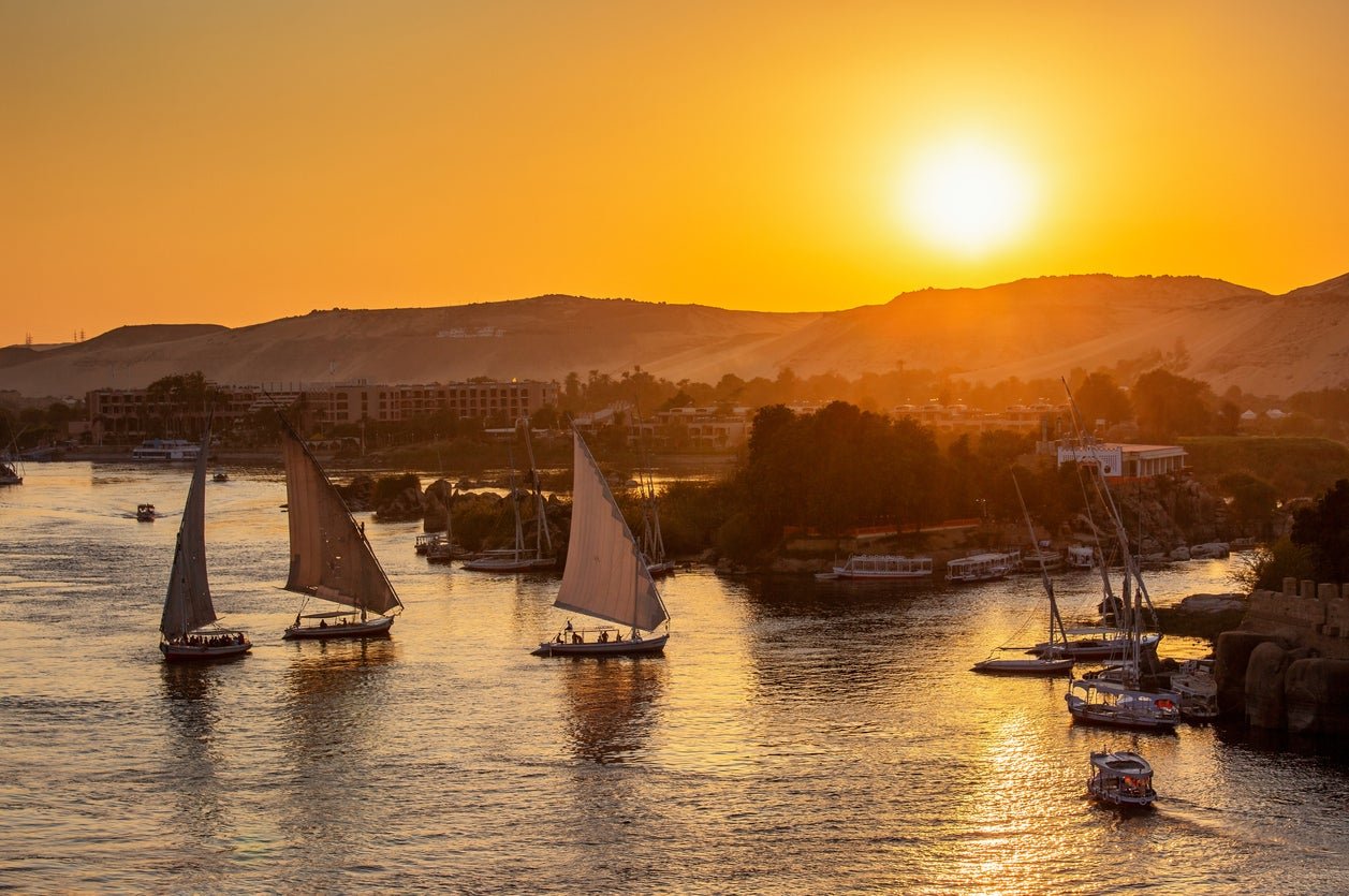 Enjoy a relaxing river cruise along the landmarks of the Nile