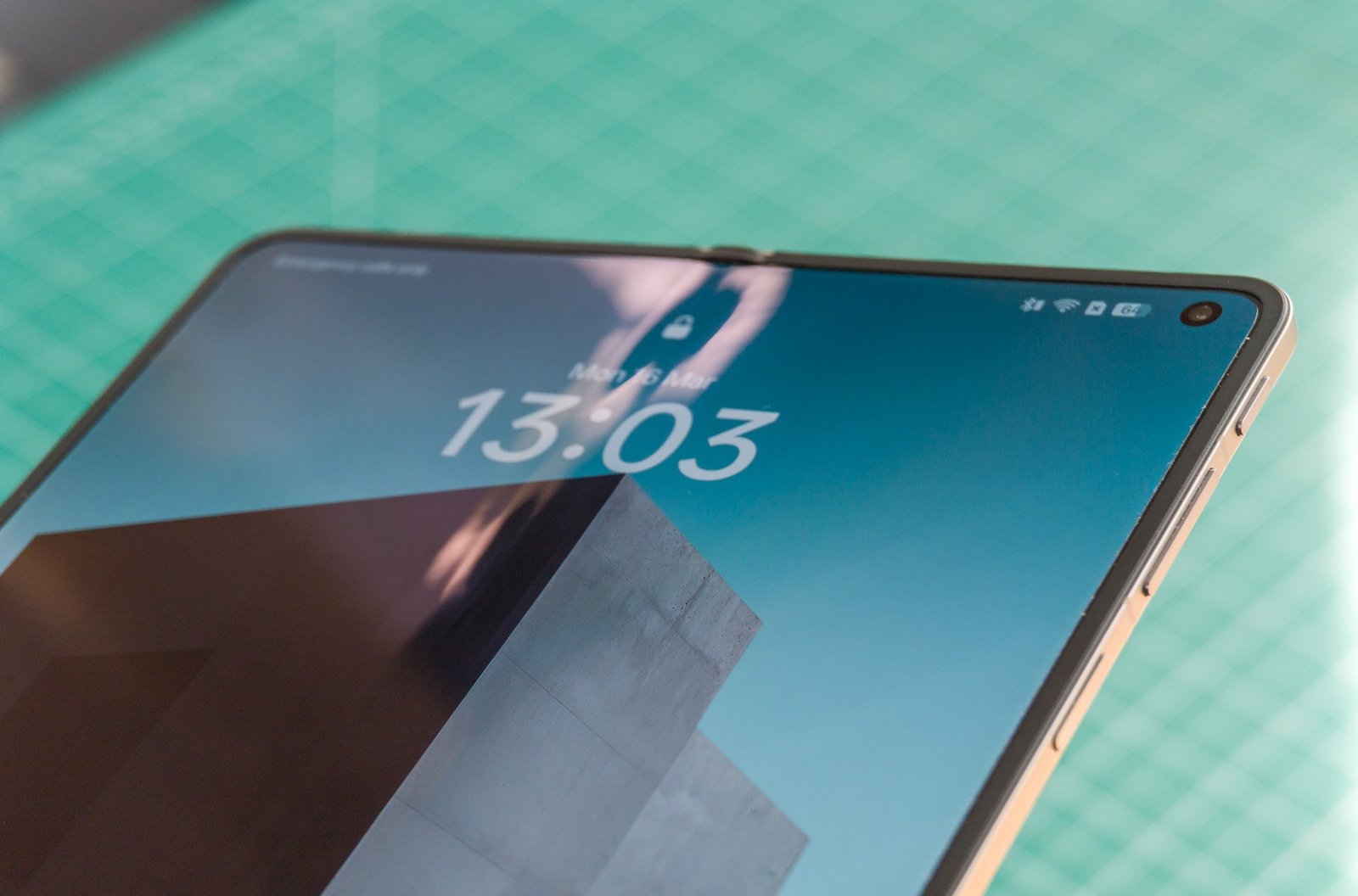 Photo of Oppo Find N6 above a green work mat with the screen on centered on the crease, which is visible in the light