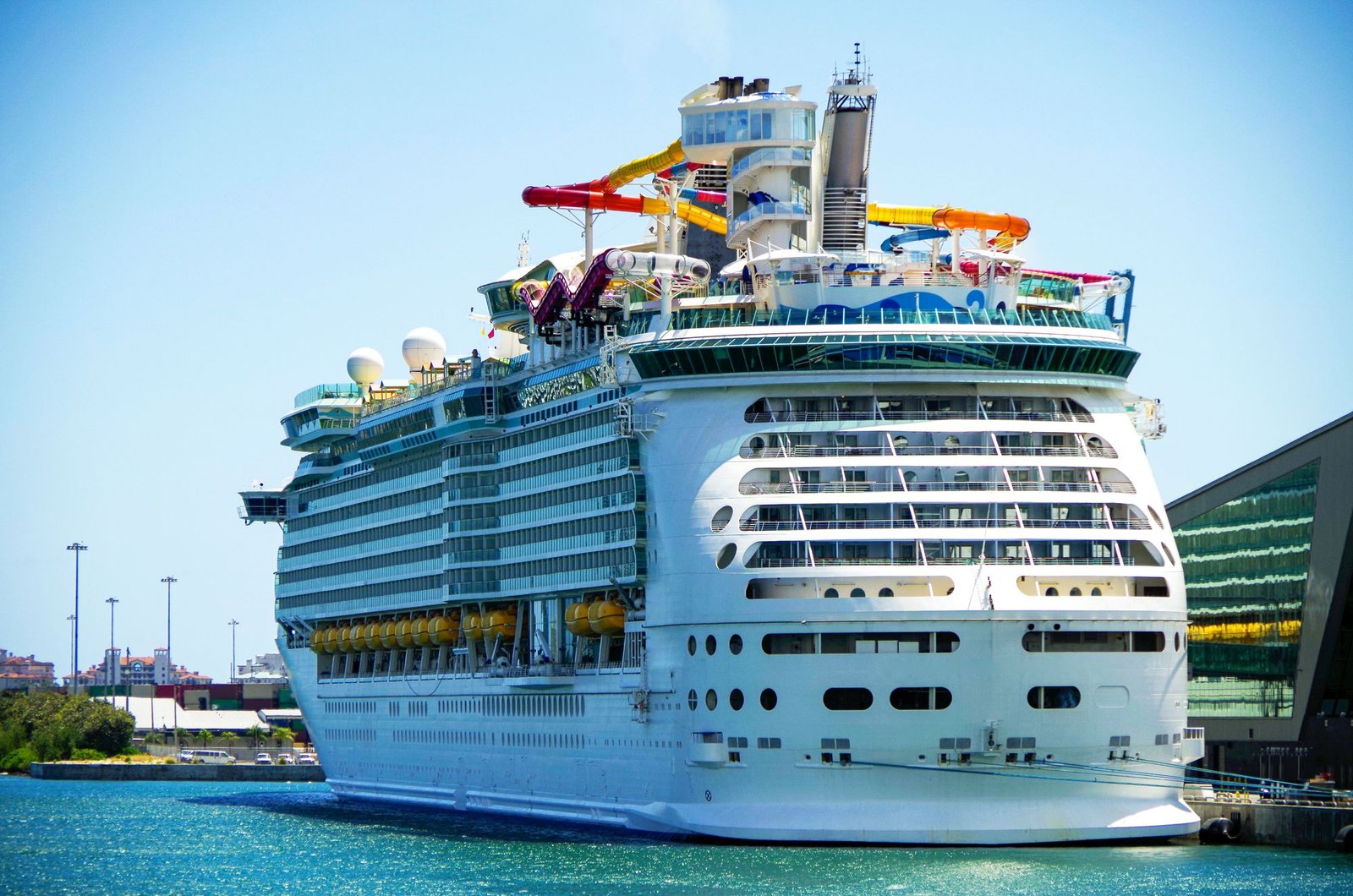 Royal Caribbean has quietly removed the souvenir Coca-Cola cup from the top-tier Refreshment and Deluxe drinks packages. But ironically, not from the cheapest drinks deal