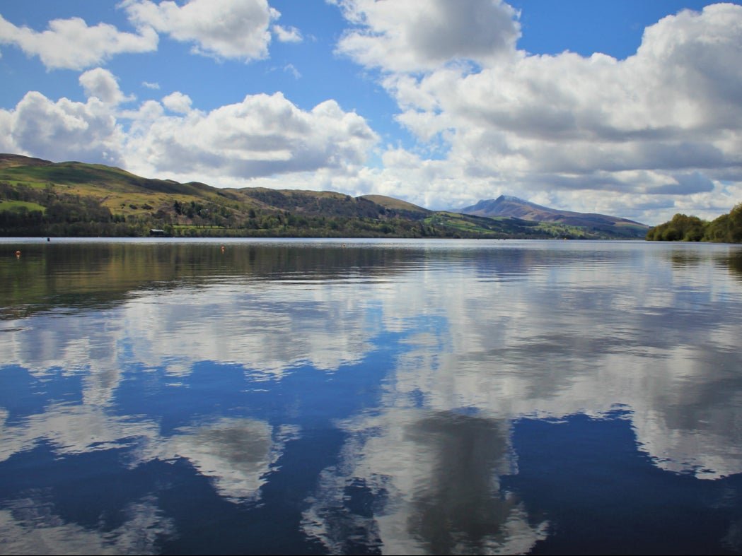 There’s a 14-mile walk around the water