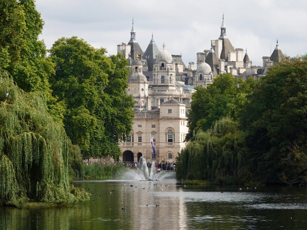 Spot famous buildings, including Buckingham Palace, from this Royal Park