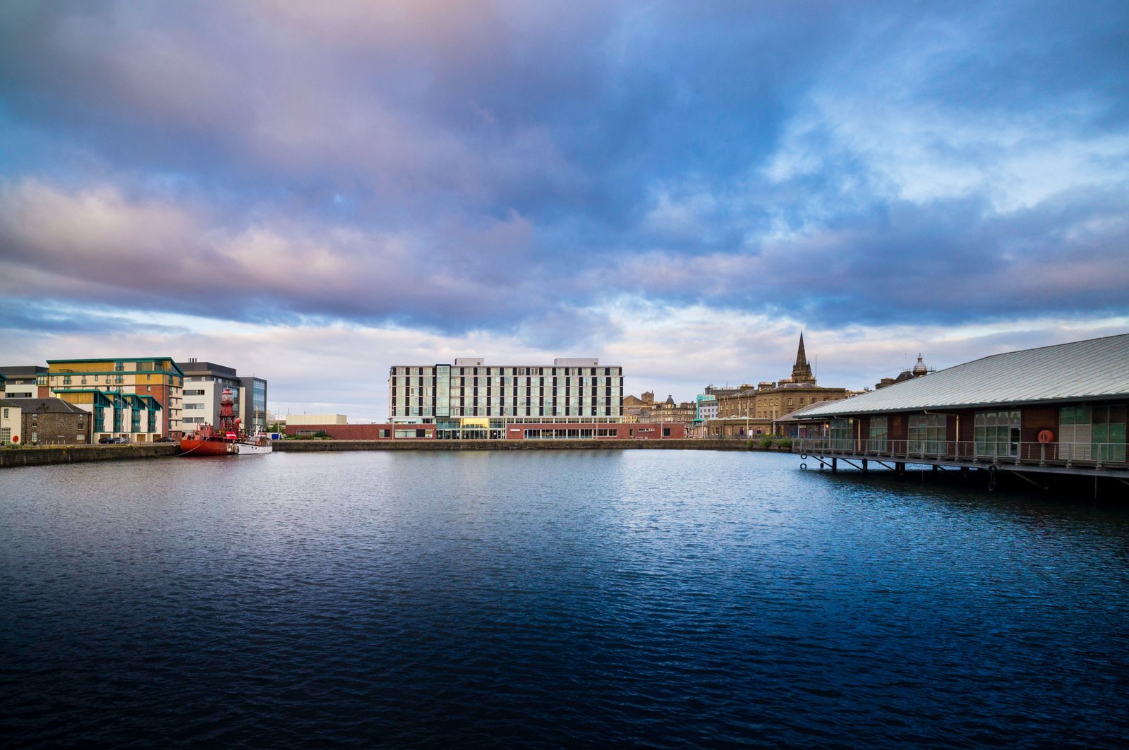 The well-located and contemporary Apex City Quay Hotel & Spa is a 10-minute walk to the V&A Dundee