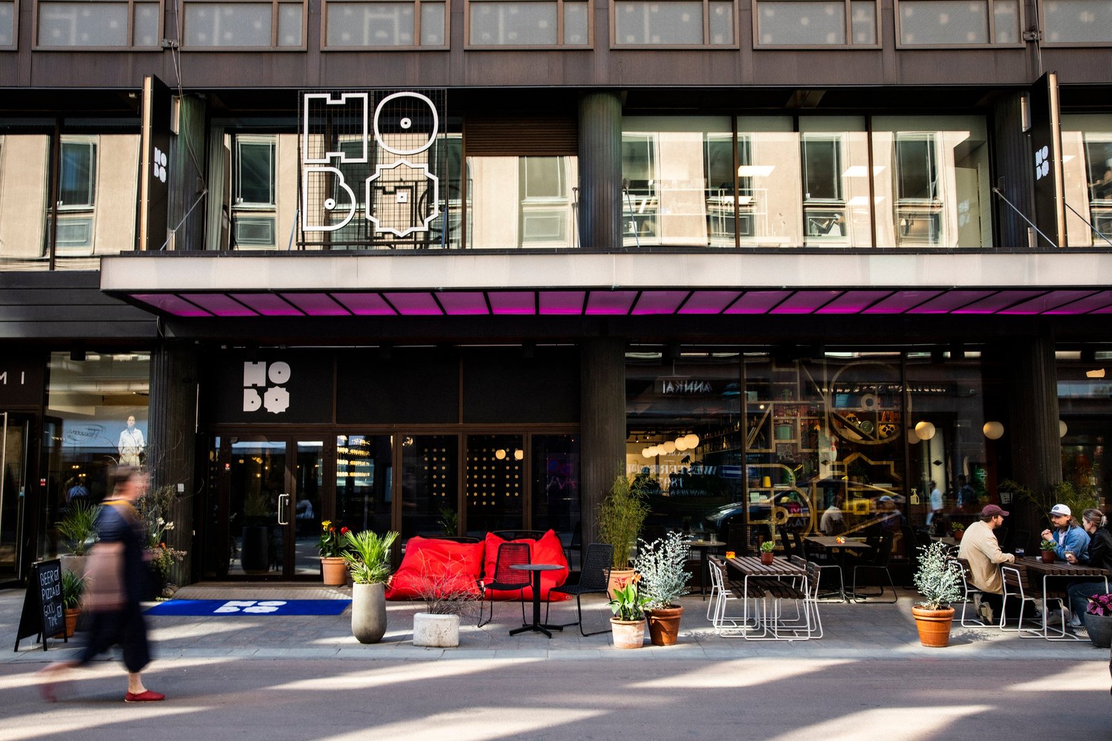 Hobo is well-located on one of Helsinki’s most popular shopping streets