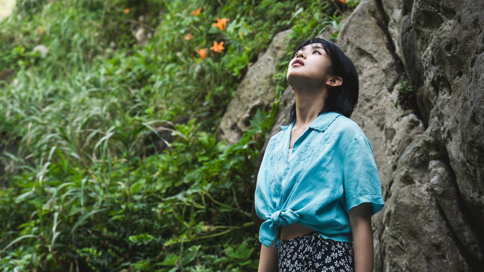 A still from Two Seasons, Two Strangers