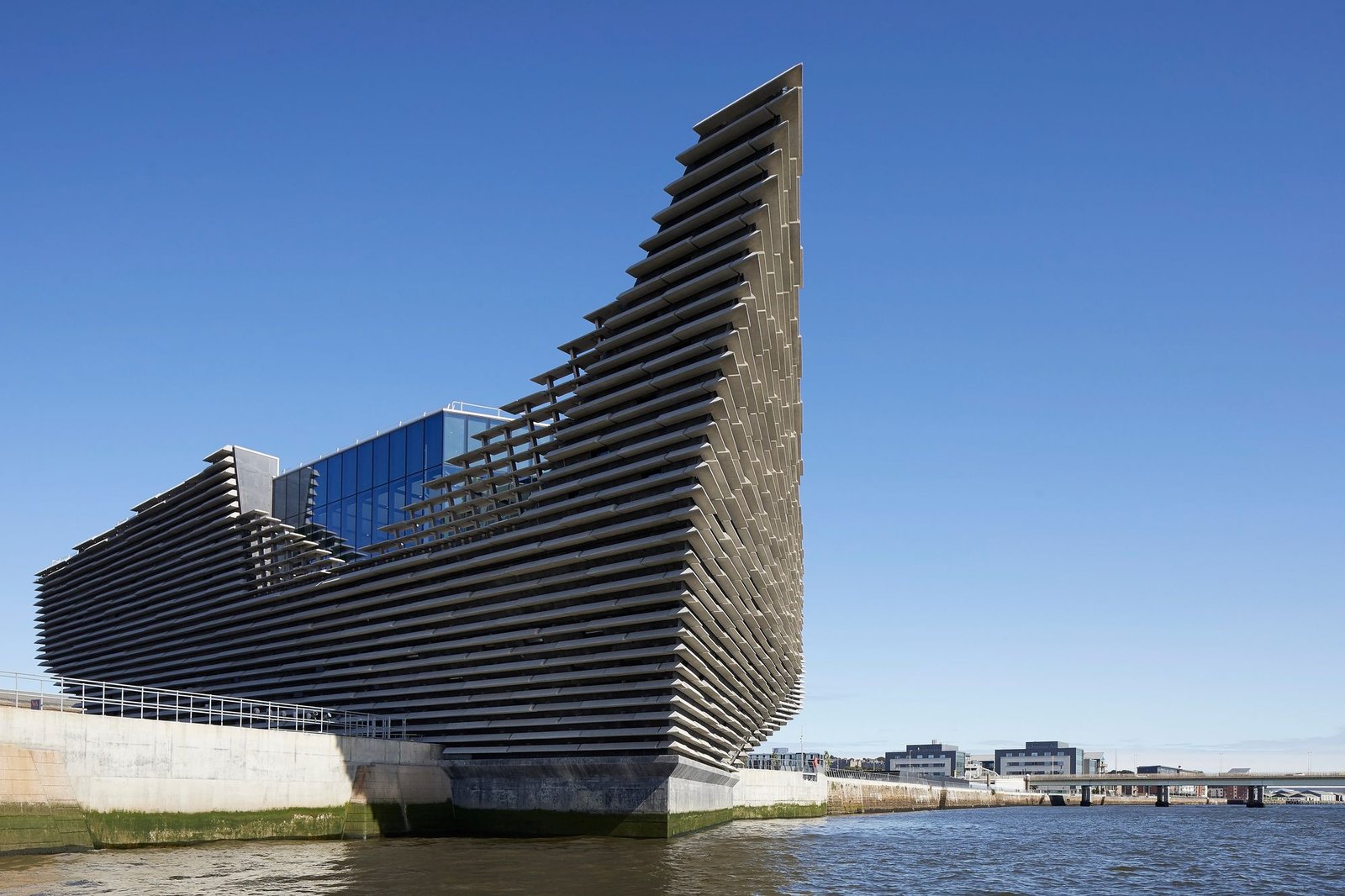 V&A Dundee is an impressive three-storey building designed by Japanese architects Kengo Kuma & Associates